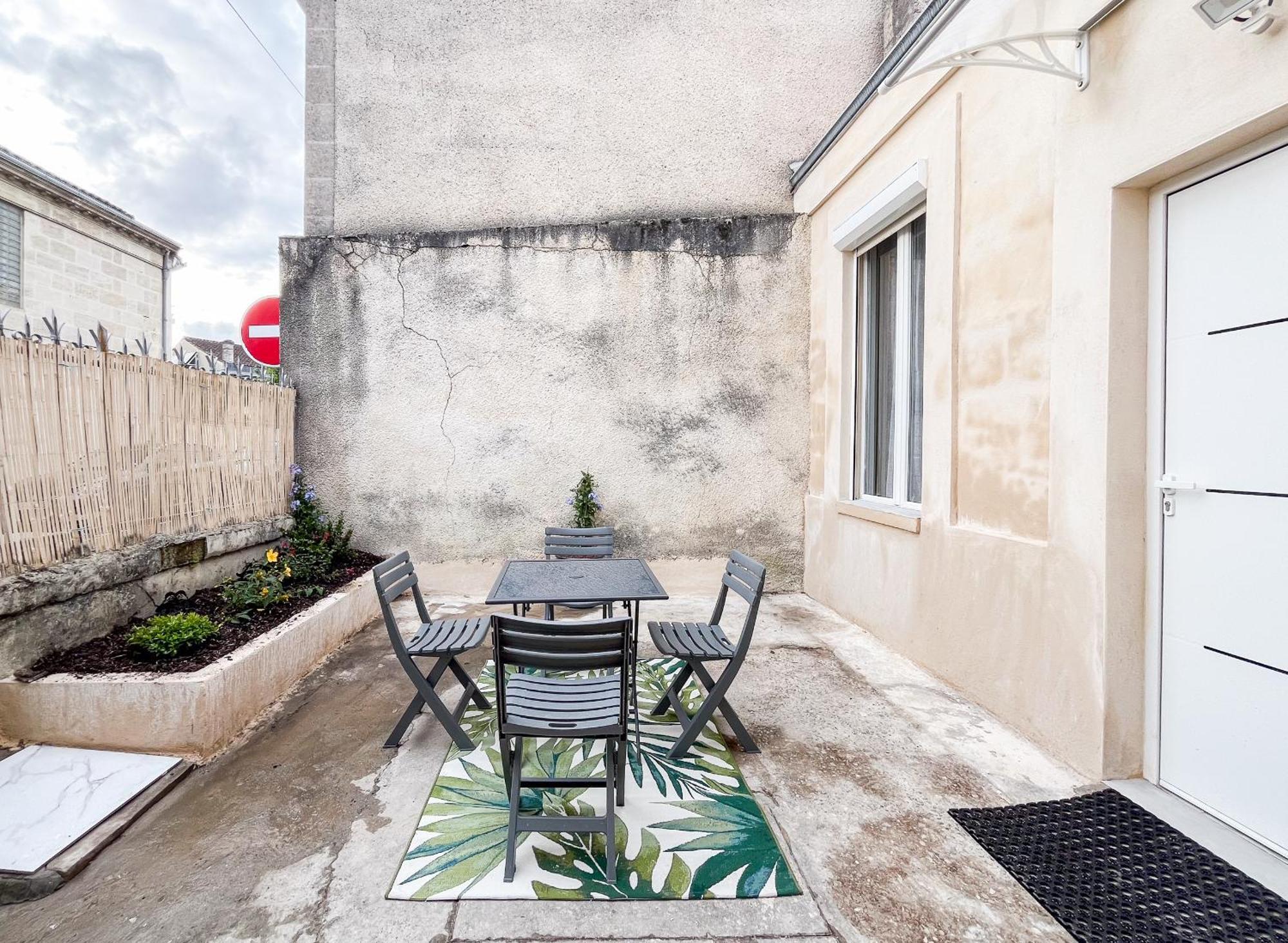 Echoppe Typique Avec Terrasse Villa Talence Exterior photo